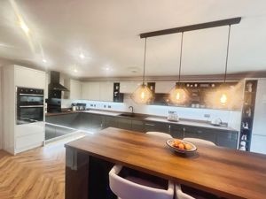 Kitchen Diner- click for photo gallery